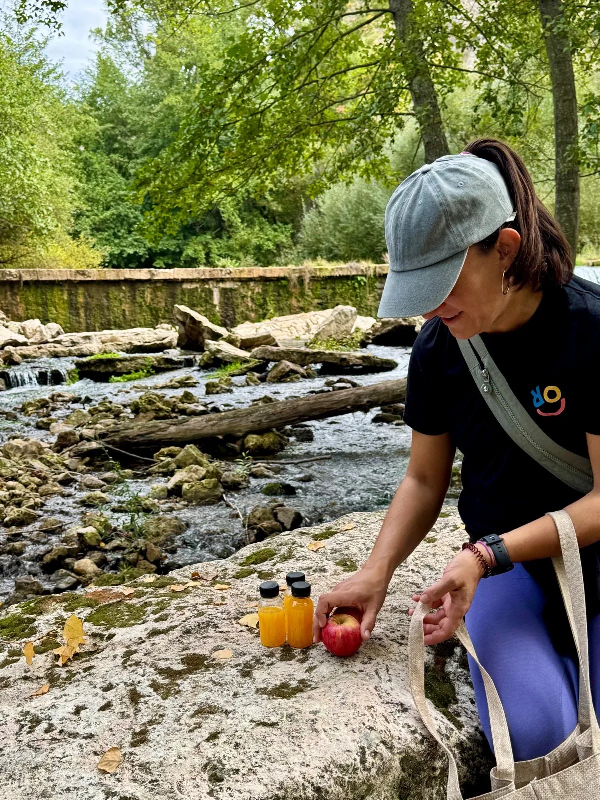 Merienda junto al río en la Expedición
